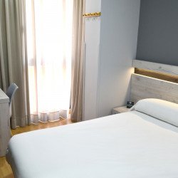 habitación-básica-uso-único-hotel-salón-alda-oviedo