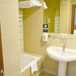 baño-hotel-ciudad-soria-alda