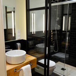 cuarto de baño-alda-coruna-hotel-pasaje