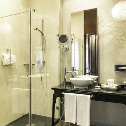 bathroom-vincci-palace-valencia