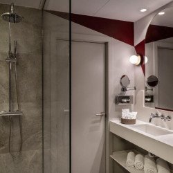 bathroom1-room-capitol-vincci-hotel-madrid.