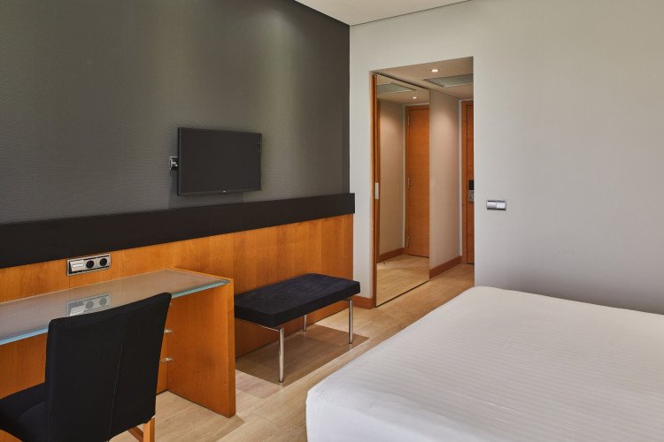 desk-comfort-hotel-silken-puerta-madrid