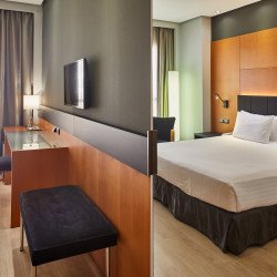 room-desk-comfort-hotel-silken-puerta-madrid