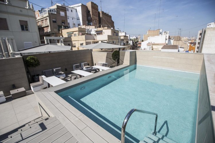 swimming-pool-vincci-mercat-hotel-valencia