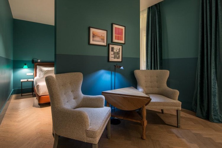 Junior-suite-livingroom-hotel-vincci-the-mint-madrid
