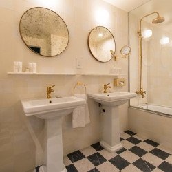 bathroom-juniorsuite-hotel-vincci-themint-madrid