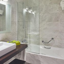 shower-silken-puerta-valencia-hotel