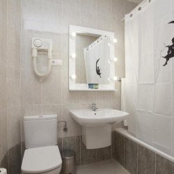 baño-casual-hotel-valencia-salón-cine