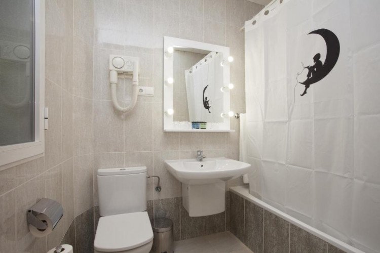 bathroom-casual-hotel-valencia-coliving-cine