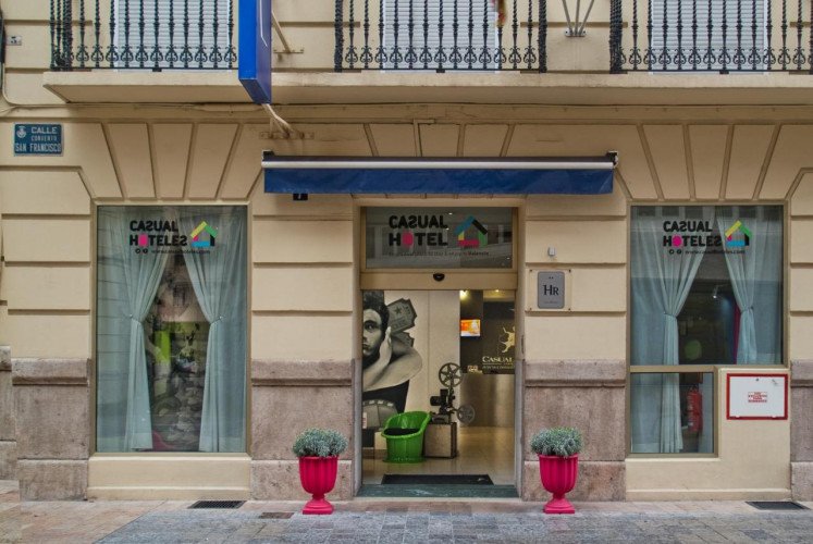 entrance-casual-hotel-valencia-coliving-cine