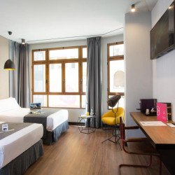 room2-casual-hotel-valencia-coliving-cine